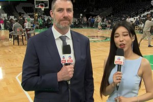 專家身高好高！周玲安賽前現(xiàn)場專訪ESPN記者