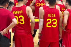 中國男籃與NBA騎士內(nèi)部教學(xué)賽的一些片段和集錦！小楊這場打得不錯(cuò)！