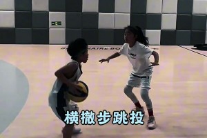 打得相當(dāng)可以啊！楊毅7歲的兒子與賈磊10歲的女兒1v1單挑