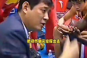 真帥！年輕時候的鞏曉彬暫停時：能不能不要閉著眼上籃 怕被帽？